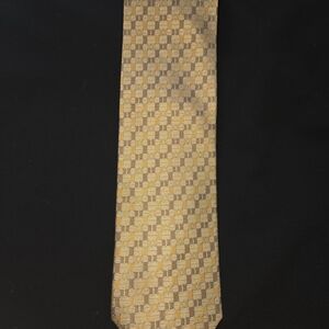 Elegant Gold Patterned Tie